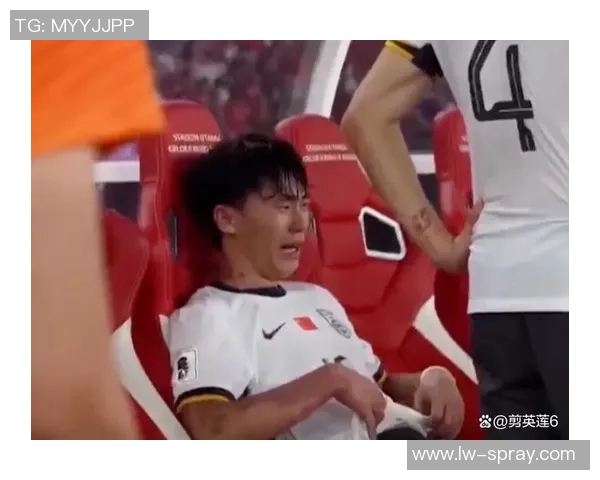 足球员因冲突事件被指打人引发广泛关注与讨论